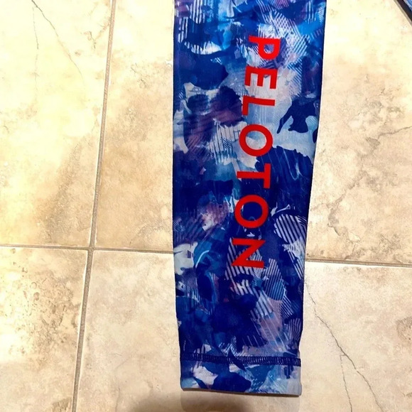 Peloton reversable leggings purple blue.  Size M - Picture 2 of 6